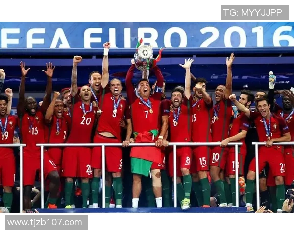 《传奇球星的崛起与荣耀：足球世界中的奋斗与梦想》